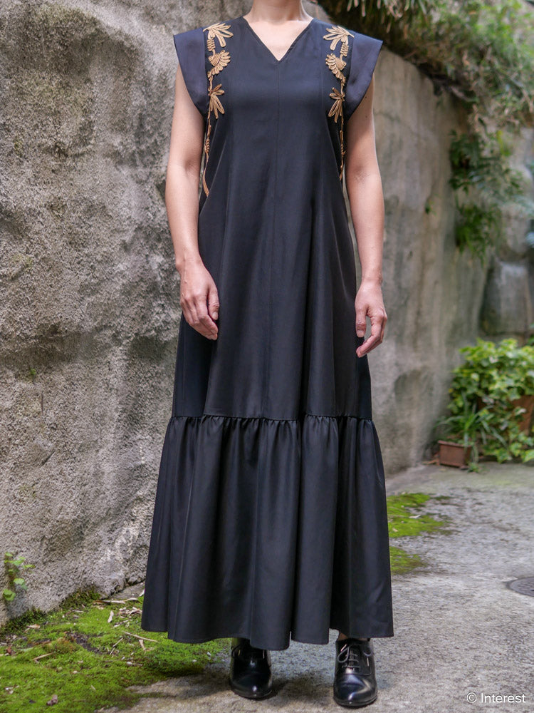 LOKITHO / コード刺繍・ロングドレス(ブラック×ゴールド